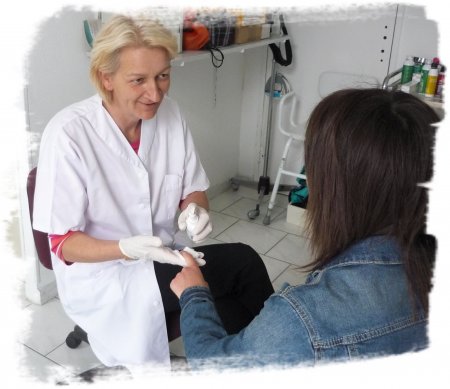 une infirmiÃ¨re et un mÃ©decin